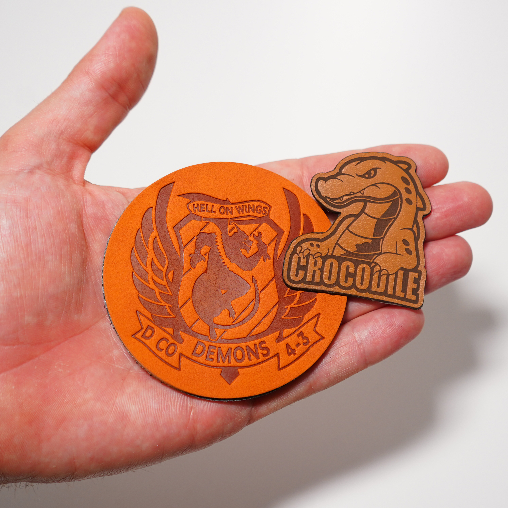 Écusson cuir personnalisé avec logo