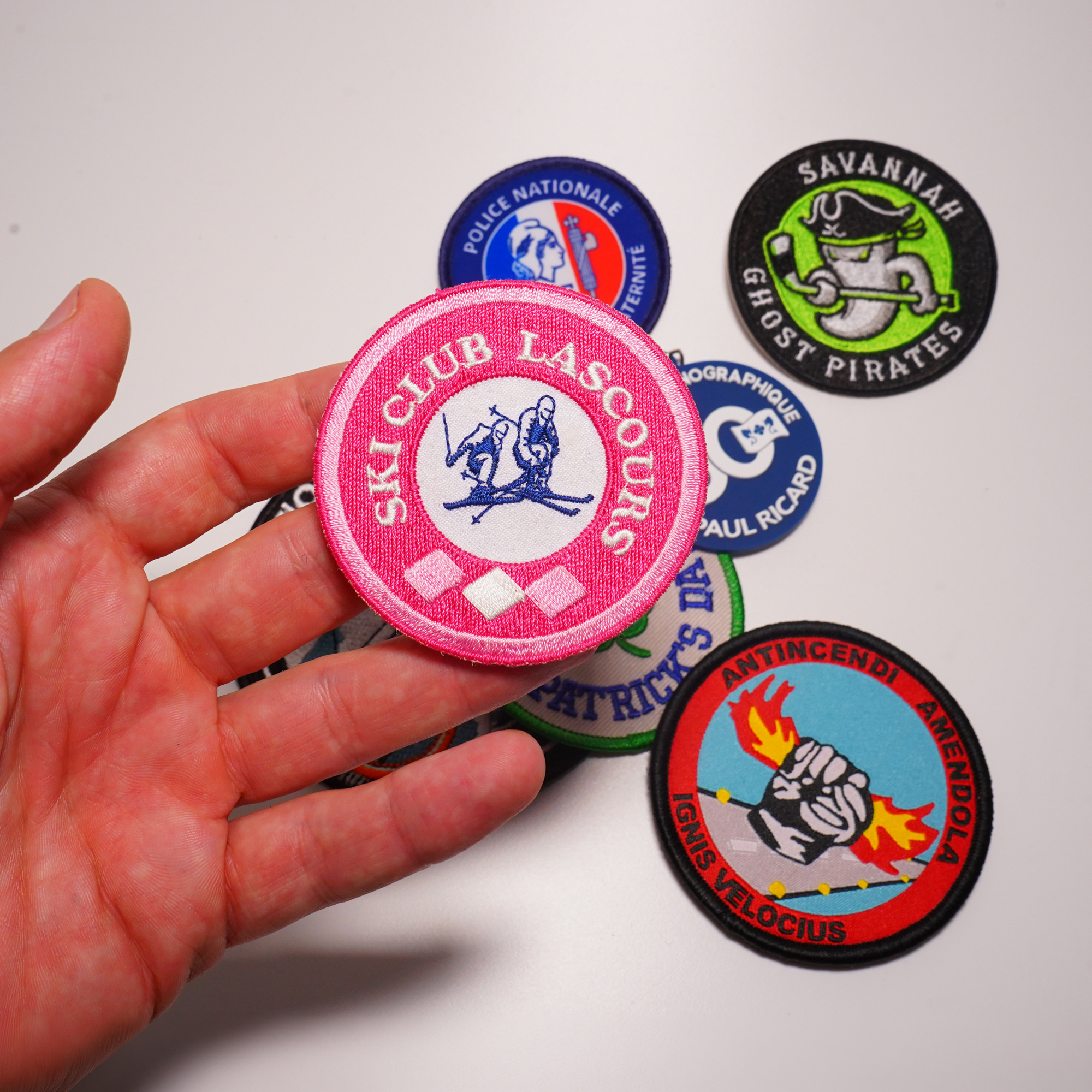 Écusson rond personnalisé avec logo